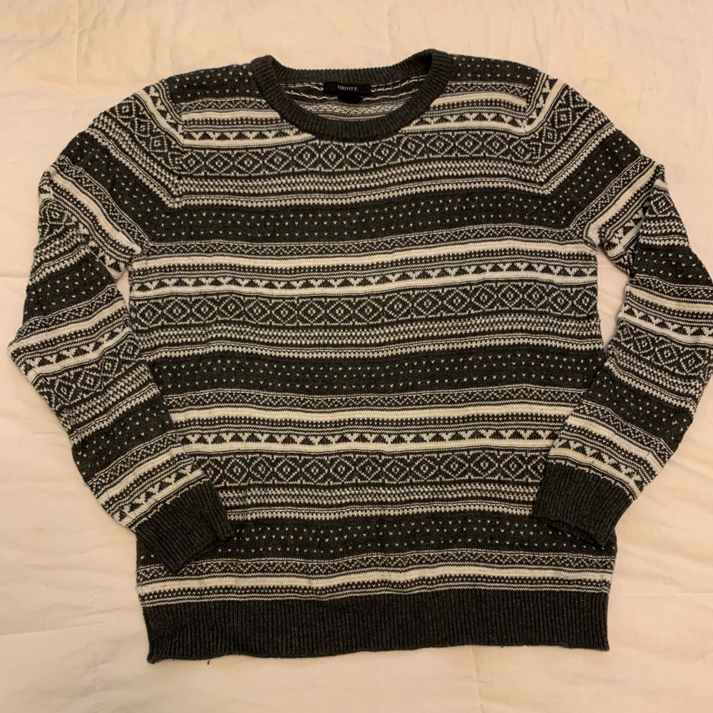 Forever 21 Gray & White Patterned sweater